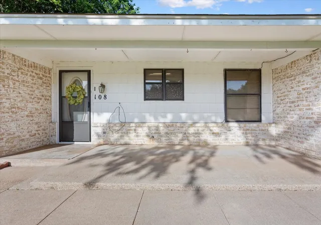 Photo 3 of Single family home for sale at 108 Towne West Dr, Lorena, TX 76655 | MLS# 21334990 | Listing updated on 2026-10-06