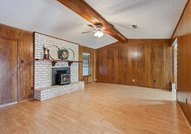 Photo 4 of Single family home for sale at 108 Towne West Dr, Lorena, TX 76655 | MLS# 21334990 | Listing updated on 2026-10-06