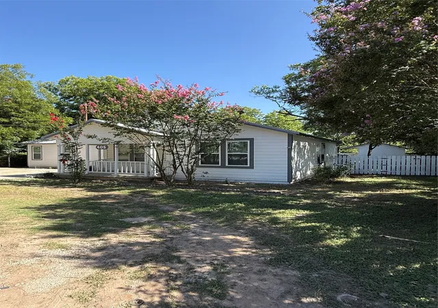Photo 2 of Sale Pending at 405 W Hall St, Bangs, TX 76823 | MLS# 21342017 | Listing updated on 2026-08-24