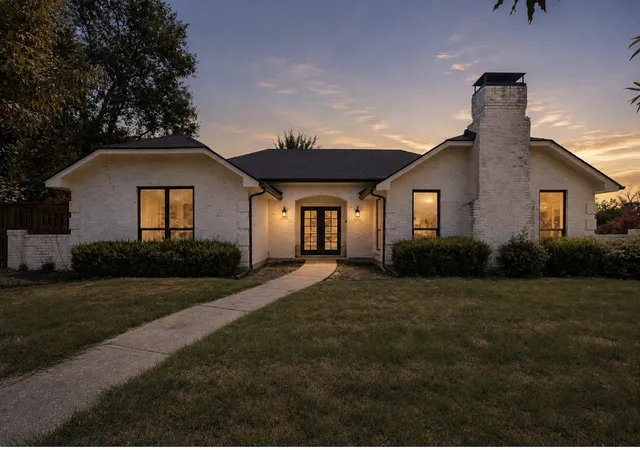 Photo 2 of Sale Pending at 1205 Whispering Ln, Southlake, TX 76092 | MLS# 21342074 | Listing updated on 2026-08-20