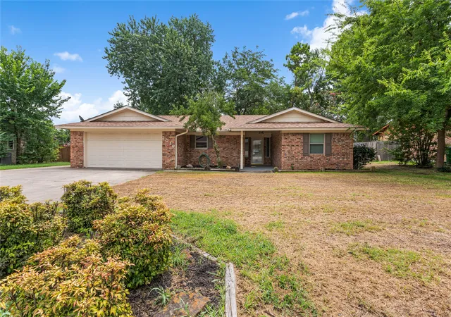 Photo 1 of Single family home for sale at 2018 Ashland St, Gainesville, TX 76240 | MLS# 21337490 | Listing updated on 2026-08-08