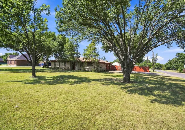 Photo 3 of Single family home for sale at 300 Pebble Creek Ln, Red Oak, TX 75154 | MLS# 21316982 | Listing updated on 2026-09-22
