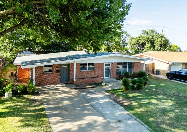 1st image of 2821 Yale St, Irving, TX 75061 | MLS# 21342186