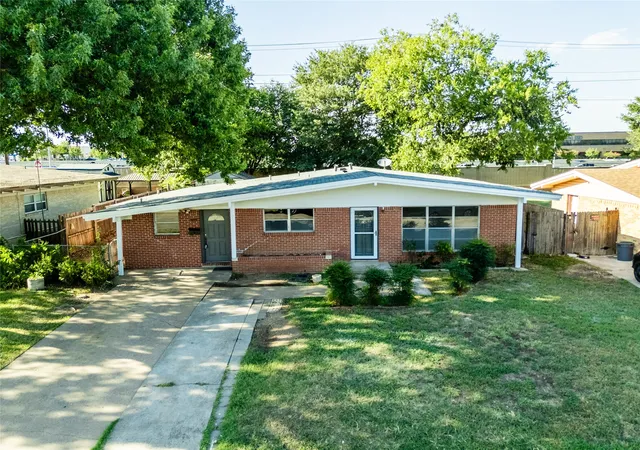 2nd image of 2821 Yale St, Irving, TX 75061 | MLS# 21342186