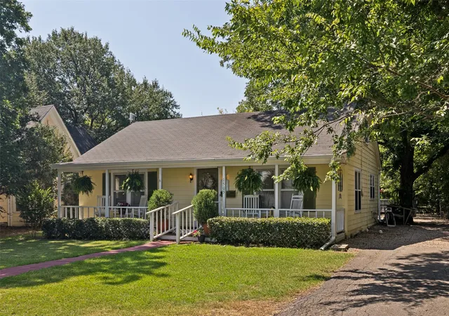 Photo 1 of Single family home for sale at 1505 Bonham St, Commerce, TX 75428 | MLS# 21341883 | Listing updated on 2026-09-26