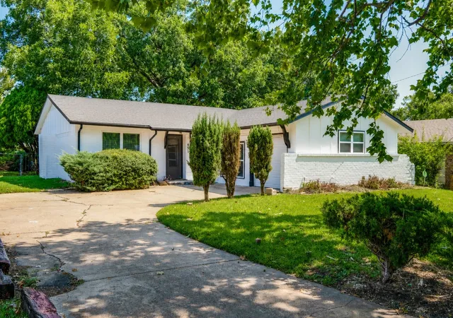 1st image of 451 Southport Dr, Dallas, TX 75232 | MLS# 21342053