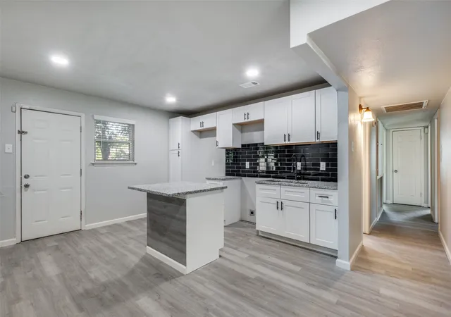 5th image of 451 Southport Dr, Dallas, TX 75232 | MLS# 21342053