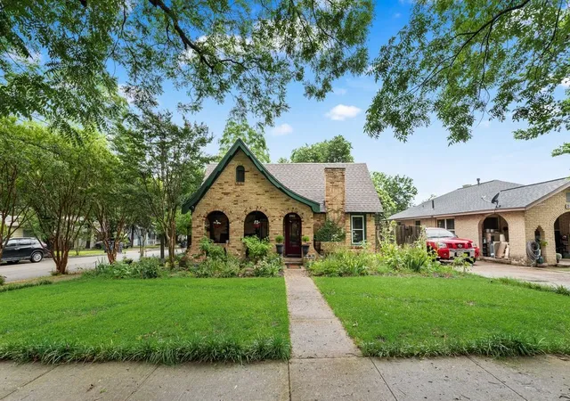 Photo 1 of Single family home for sale at 2502 Burlington Blvd, Dallas, TX 75211 | MLS# 21342243 | Listing updated on 2026-08-28