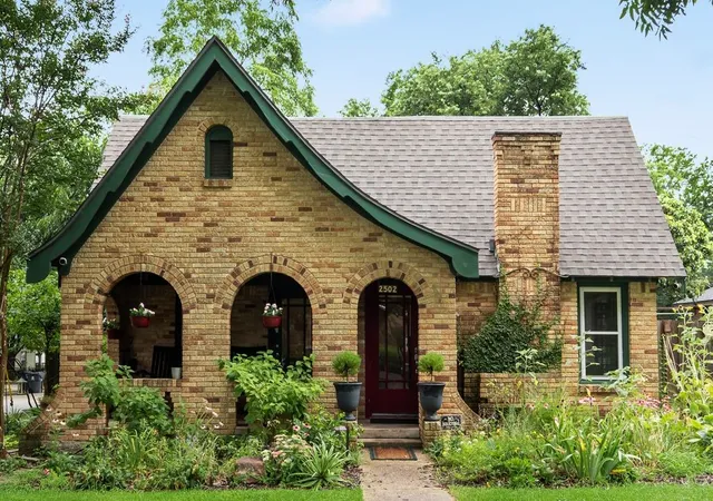 Photo 3 of Single family home for sale at 2502 Burlington Blvd, Dallas, TX 75211 | MLS# 21342243 | Listing updated on 2026-08-28