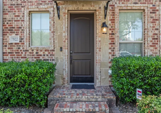 Photo 4 of Townhouse for sale at 7922 Presley Ave, Plano, TX 75024 | MLS# 21338202 | Listing updated on 2026-08-31