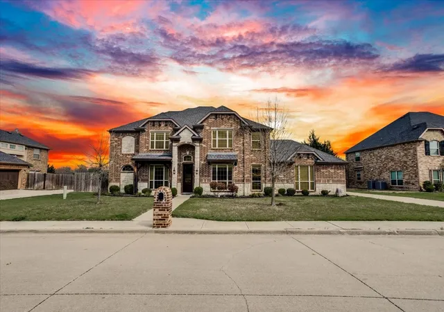 Photo 3 of Single family home for sale at 303 Fountain Creek Ct, Red Oak, TX 75154 | MLS# 21342269 | Listing updated on 2026-10-04