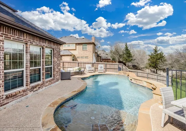 Photo 3 of Single family home for sale at 303 Fountain Creek Ct, Red Oak, TX 75154 | MLS# 21342269 | Listing updated on 2026-10-04