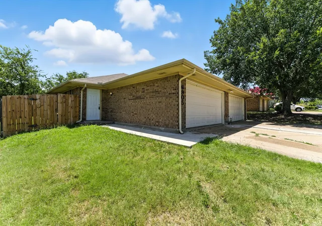 Photo 2 of Single family home for sale at 6905 W Cleburne Rd, Fort Worth, TX 76133 | MLS# 21338540 | Listing updated on 2026-09-03