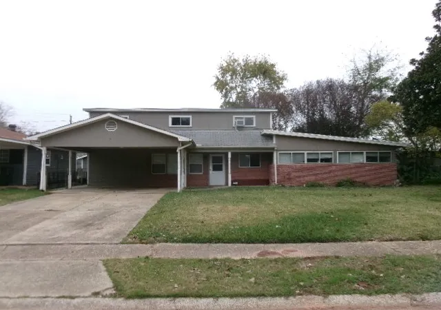 Photo 1 of Sale Pending at 1211 Caroline Dr, Bossier City, LA 71112 | MLS# 21342307 | Listing updated on 2026-08-21