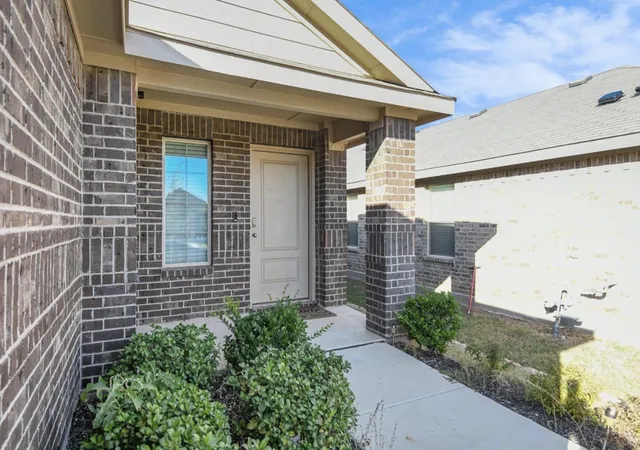 Photo 2 of Single family home for sale at 125 Running River Dr, Boyd, TX 76023 | MLS# 21338294 | Listing updated on 2026-09-15