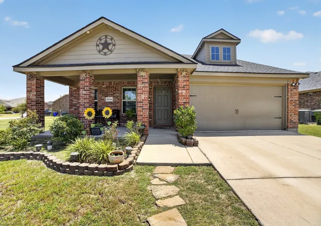 Photo 1 of Single family home for sale at 2710 Old Farm Dr, Seagoville, TX 75159 | MLS# 21342411 | Listing updated on 2026-07-27