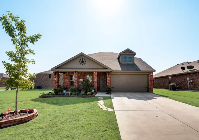 Photo 2 of Single family home for sale at 2710 Old Farm Dr, Seagoville, TX 75159 | MLS# 21342411 | Listing updated on 2026-07-27