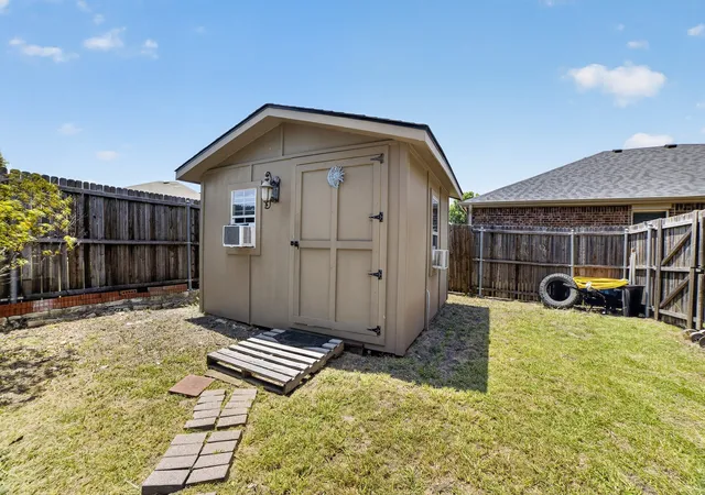 Photo 4 of Single family home for sale at 2710 Old Farm Dr, Seagoville, TX 75159 | MLS# 21342411 | Listing updated on 2026-07-27