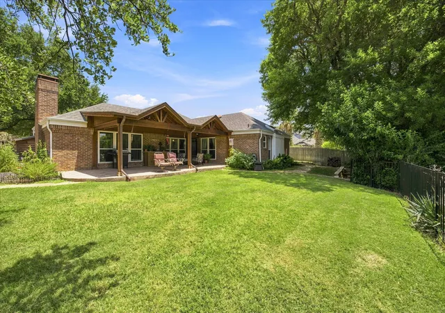 Photo 2 of Sale Pending at 1123 Bayshore Dr, Rockwall, TX 75087 | MLS# 21342289 | Listing updated on 2026-08-31