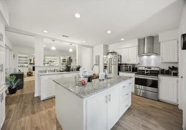 Photo 3 of Sale Pending at 1123 Bayshore Dr, Rockwall, TX 75087 | MLS# 21342289 | Listing updated on 2026-08-31