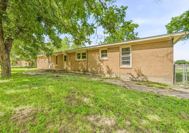 Photo 3 of Single family home for sale at 594 N Harbin Dr, Stephenville, TX 76401 | MLS# 21342370 | Listing updated on 2026-07-27