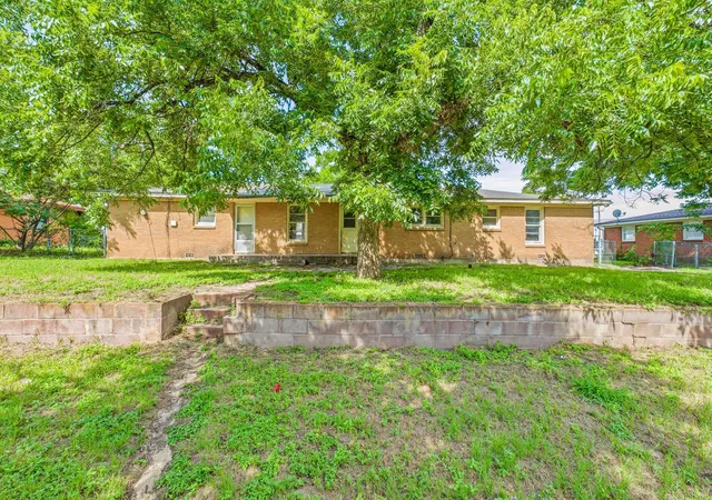 Photo 4 of Single family home for sale at 594 N Harbin Dr, Stephenville, TX 76401 | MLS# 21342370 | Listing updated on 2026-07-27