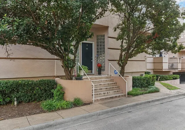 Photo 3 of Condo for sale at 4040 Avondale Ave #405, Dallas, TX 75219 | MLS# 21342454 | Listing updated on 2026-08-19
