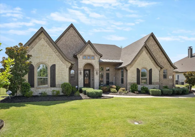 Photo 3 of Single family home for sale at 406 Prairie View Rd, Rockwall, TX 75087 | MLS# 21330125 | Listing updated on 2026-08-21