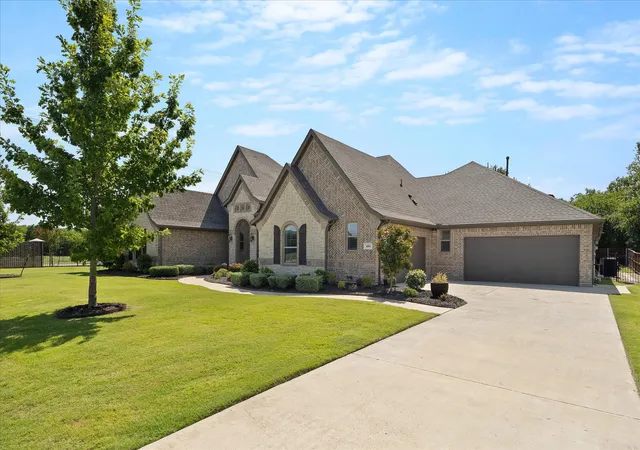 Photo 4 of Single family home for sale at 406 Prairie View Rd, Rockwall, TX 75087 | MLS# 21330125 | Listing updated on 2026-08-21