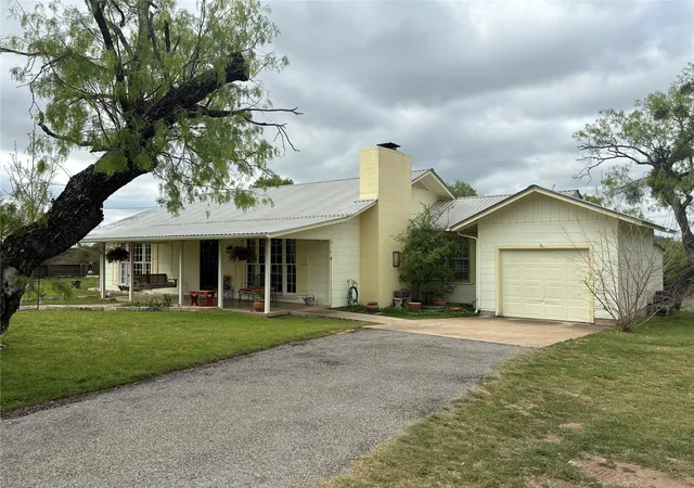 Photo 2 of Single family home for sale at 408 S Porter St, Lampasas, TX 76550 | MLS# 21342252 | Listing updated on 2026-08-26