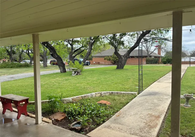 Photo 3 of Single family home for sale at 408 S Porter St, Lampasas, TX 76550 | MLS# 21342252 | Listing updated on 2026-08-26