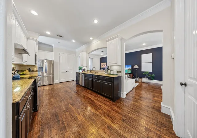 Photo 4 of Sale Pending at 1922 Euclid Ave #D, Dallas, TX 75206 | MLS# 21342311 | Listing updated on 2026-08-27
