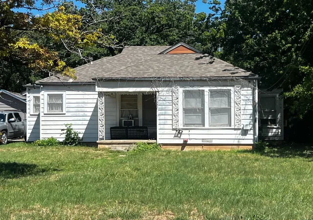 Photo 1 of Single family home for sale at 1177 W Shirley St, Stephenville, TX 76401 | MLS# 21342474 | Listing updated on 2026-07-27
