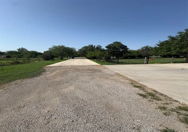 15th image of 22598 Arapaho Rd, Justin, TX 76247 | MLS# 21340818