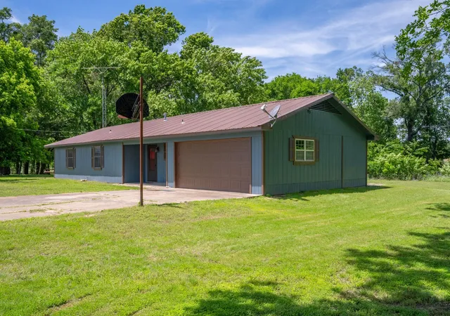 Photo 3 of Single family home for sale at 450 Rs County Road 4480, Point, TX 75472 | MLS# 21342522 | Listing updated on 2026-09-21