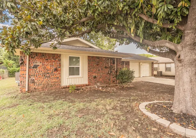 Photo 2 of Single family home for sale at 5616 Ammons St, Haltom City, TX 76117 | MLS# 21341314 | Listing updated on 2026-08-28