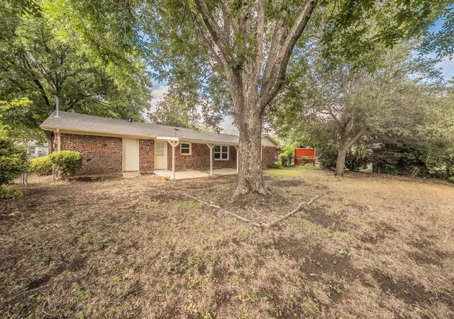 Photo 4 of Sale Pending at 5616 Ammons St, Haltom City, TX 76117 | MLS# 21341314 | Listing updated on 2026-09-28