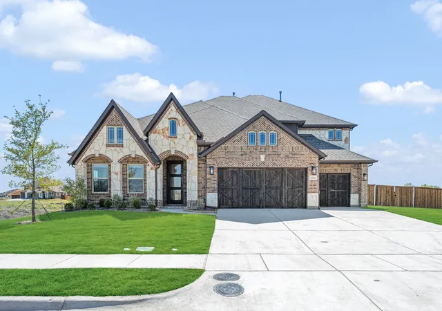 Photo 1 of Sale Pending at 2641 Longbow Dr, Rockwall, TX 75032 | MLS# 21342636 | Listing updated on 2026-08-28
