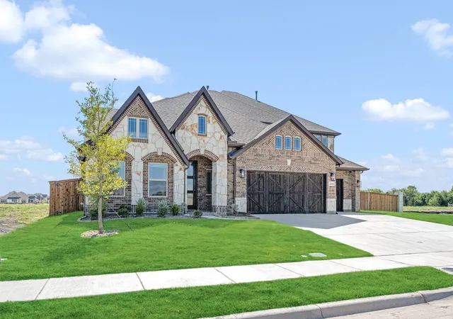 Photo 2 of Sale Pending at 2641 Longbow Dr, Rockwall, TX 75032 | MLS# 21342636 | Listing updated on 2026-08-28