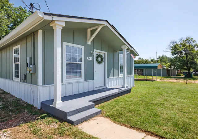 Photo 2 of Single family home for sale at 904 W 1st St, Coleman, TX 76834 | MLS# 21338348 | Listing updated on 2026-08-27