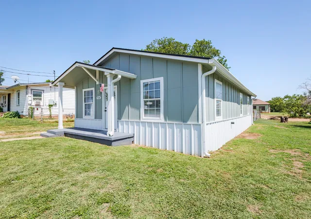 Photo 3 of Single family home for sale at 904 W 1st St, Coleman, TX 76834 | MLS# 21338348 | Listing updated on 2026-08-27