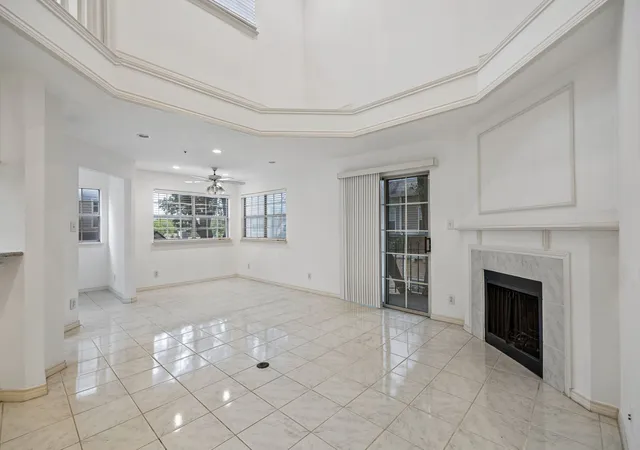 Photo 3 of Condo for sale at 3033 San Jacinto St #328, Dallas, TX 75204 | MLS# 21338211 | Listing updated on 2026-08-15