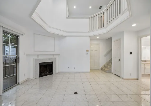 Photo 4 of Condo for sale at 3033 San Jacinto St #328, Dallas, TX 75204 | MLS# 21338211 | Listing updated on 2026-08-15