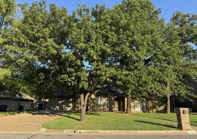 Photo 3 of Single family home for sale at 124 Brushy Mound Rd, Burleson, TX 76028 | MLS# 21339705 | Listing updated on 2026-08-24