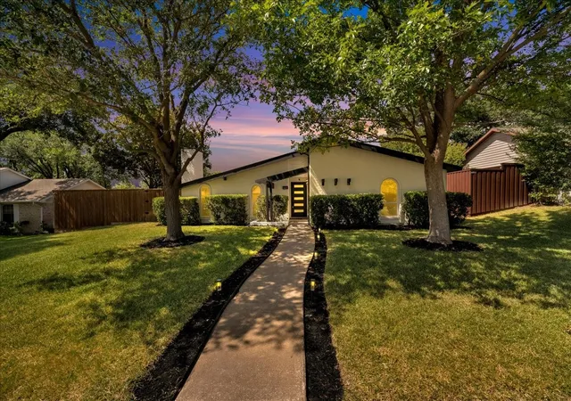 Photo 1 of Single family home for sale at 6631 Hunters Ridge Dr, Dallas, TX 75248 | MLS# 21342263 | Listing updated on 2026-10-06