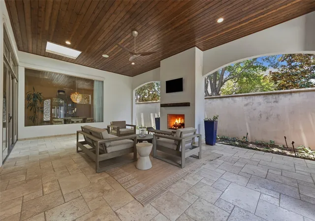Photo 2 of Single family home for sale at 414 Wyndham Crst, Westworth Village, TX 76114 | MLS# 21342406 | Listing updated on 2026-08-19