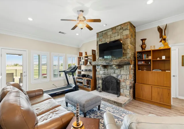 Photo 4 of Sale Pending at 2395 Fm 36 S, Caddo Mills, TX 75135 | MLS# 21340920 | Listing updated on 2026-08-29