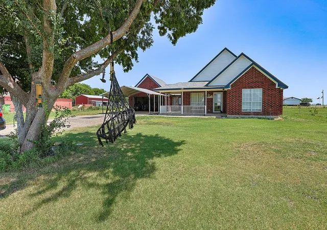 Photo 3 of Single family home for sale at 2747 Fm 547, Farmersville, TX 75442 | MLS# 21328559 | Listing updated on 2026-08-21