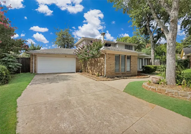 Photo 2 of Single family home for sale at 4927 Stage Line Dr, Arlington, TX 76017 | MLS# 21342465 | Listing updated on 2026-10-05