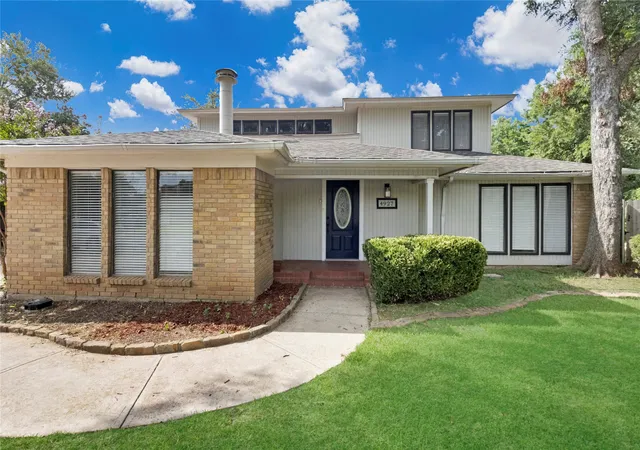 Photo 3 of Single family home for sale at 4927 Stage Line Dr, Arlington, TX 76017 | MLS# 21342465 | Listing updated on 2026-10-05